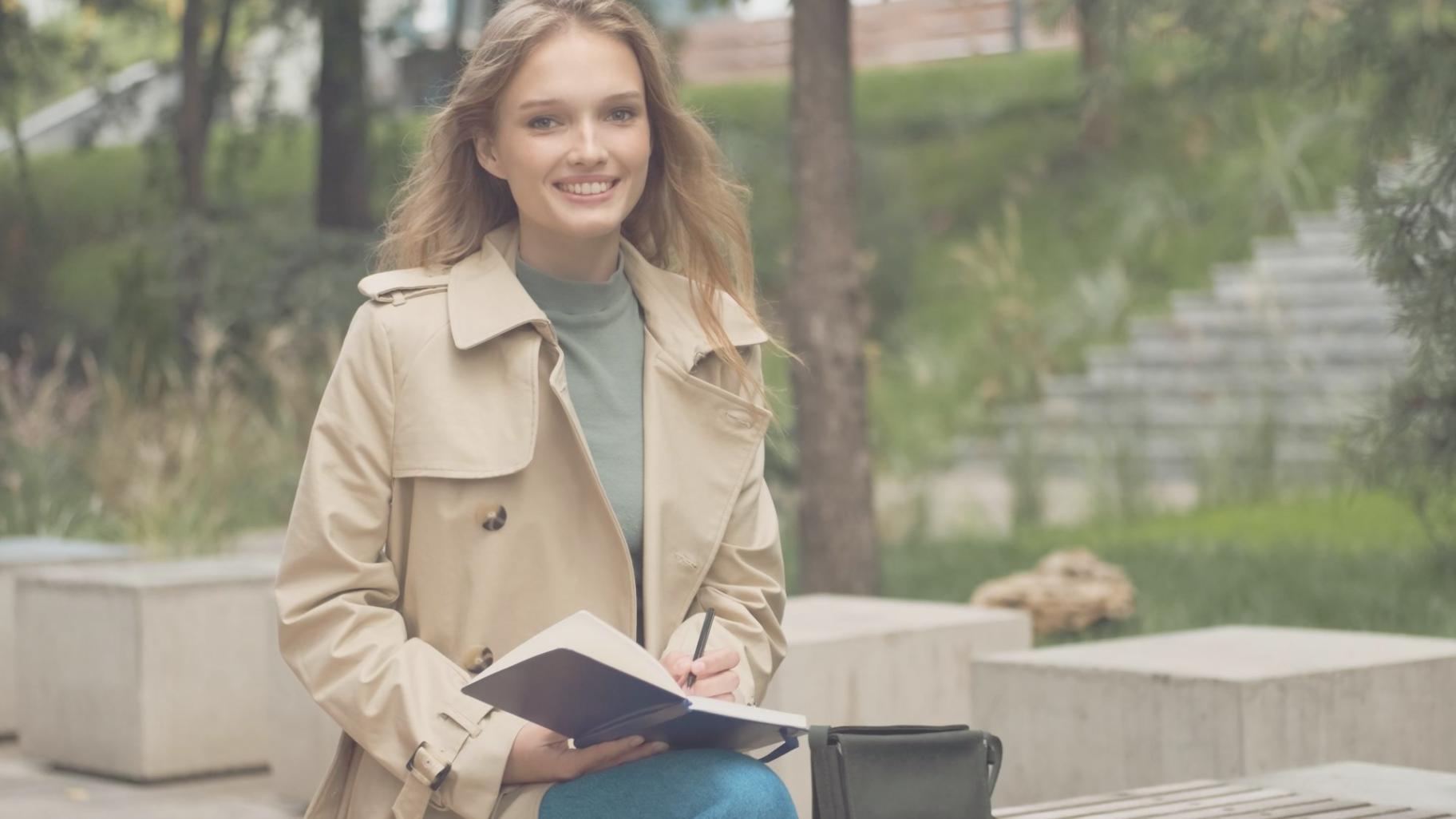 Detaillierte Ansicht eines Finanzmodells mit verschiedenen Szenarien und Kennzahlen